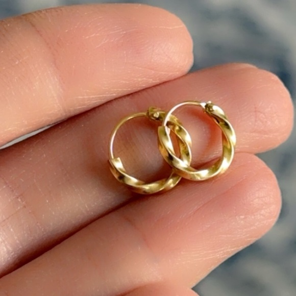 14K Gold Vermeil Twisted Huggie Hoop Earrings 12mm - Picture 3 of 11
